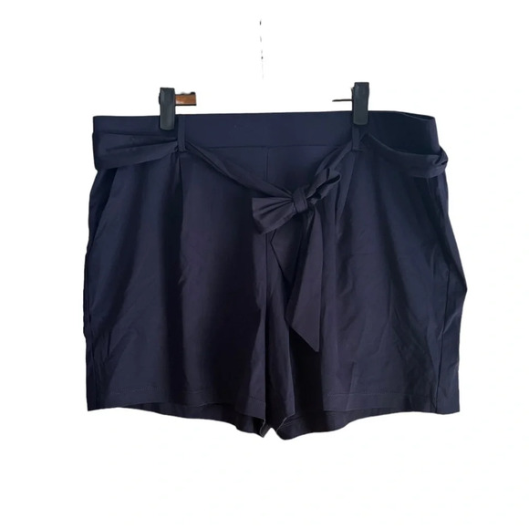 NWT LOFT PLUS NAVY TIE WAIST PULL ON SHORTS - Picture 1 of 4